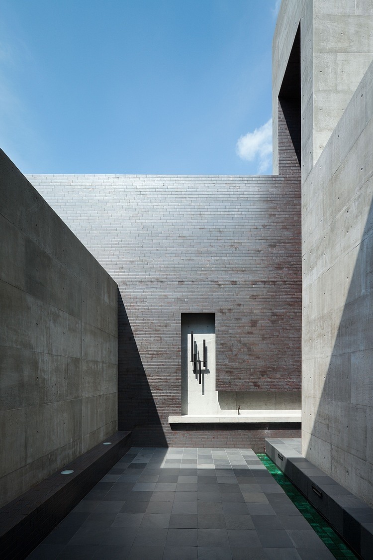 House of Silence by FORM/Kouichi Kimura Architects