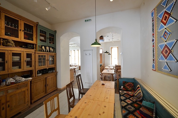 Lacrimi si Sfinti restaurant