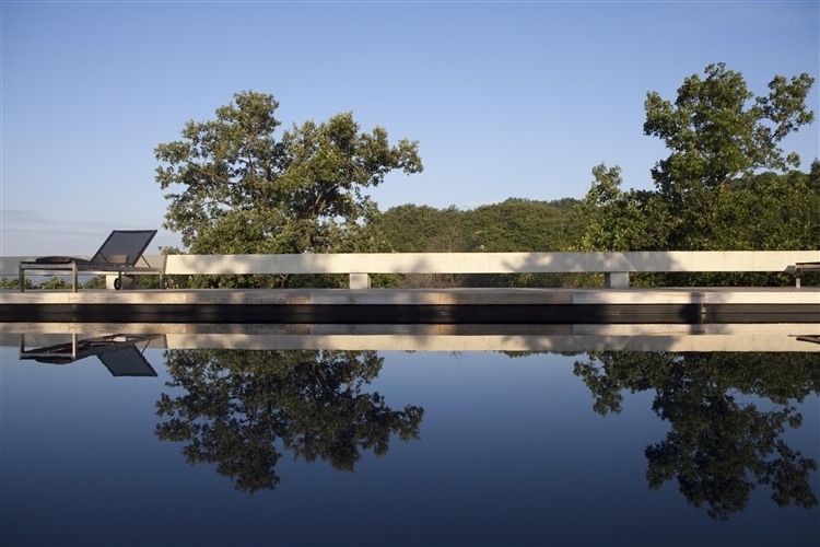 Tower of Moravola house design