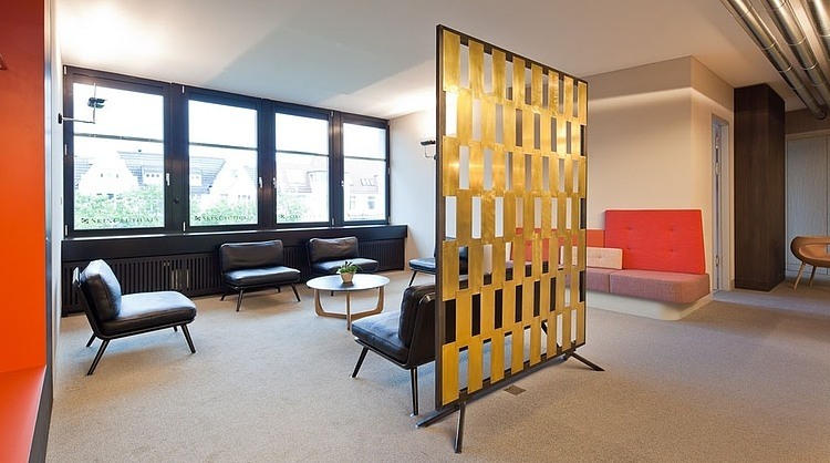 Western Dermatology by Karhard Architektur + Design