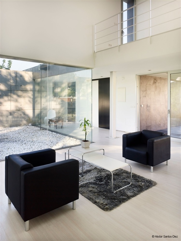 Eins House
