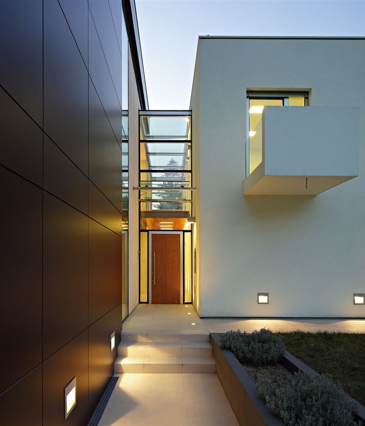 J20 House by DAR612
