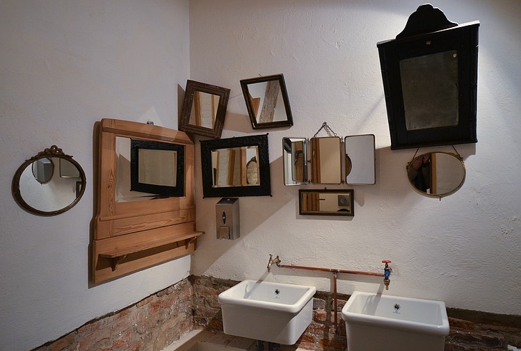 Lacrimi si Sfinti restaurant