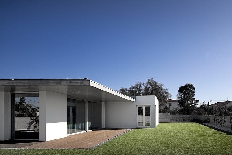 Xiera House 2 by A2 + Arquitectos