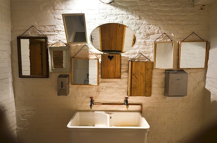 Lacrimi si Sfinti restaurant