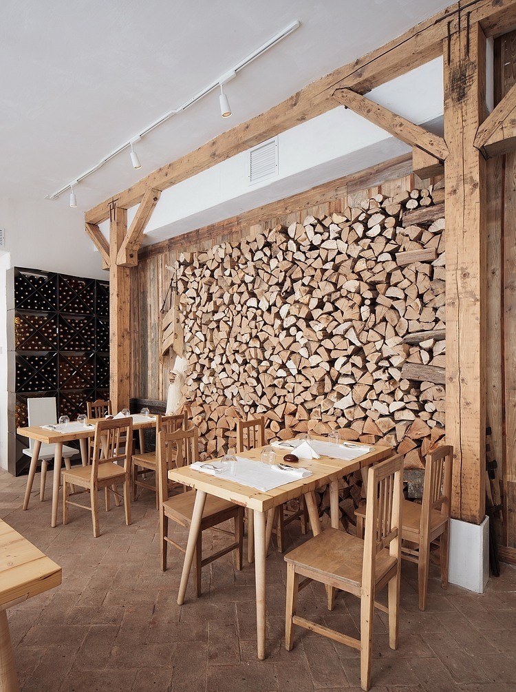 Lacrimi si Sfinti restaurant