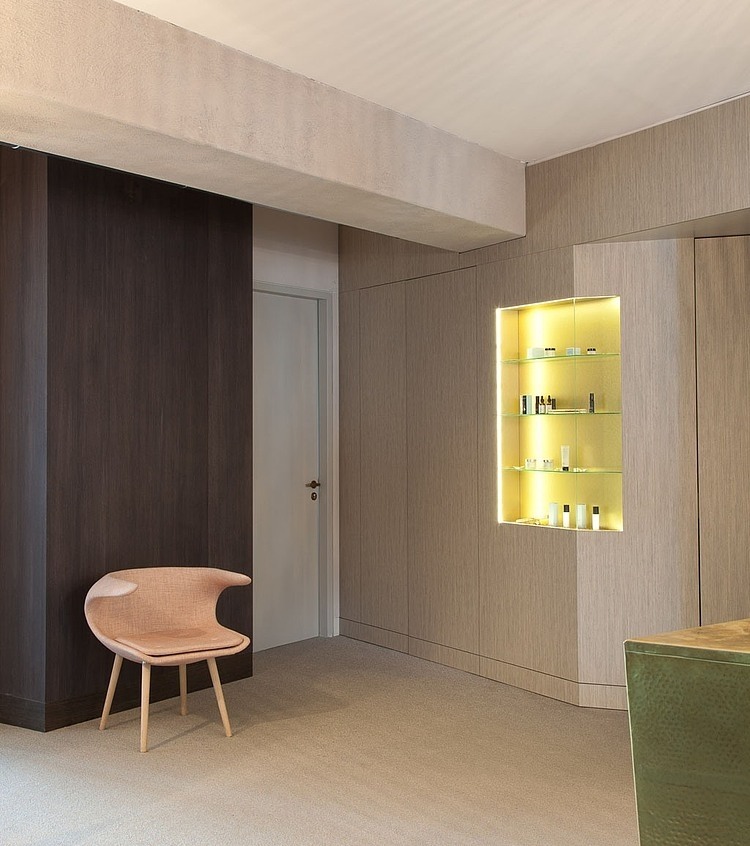 Western Dermatology by Karhard Architektur + Design