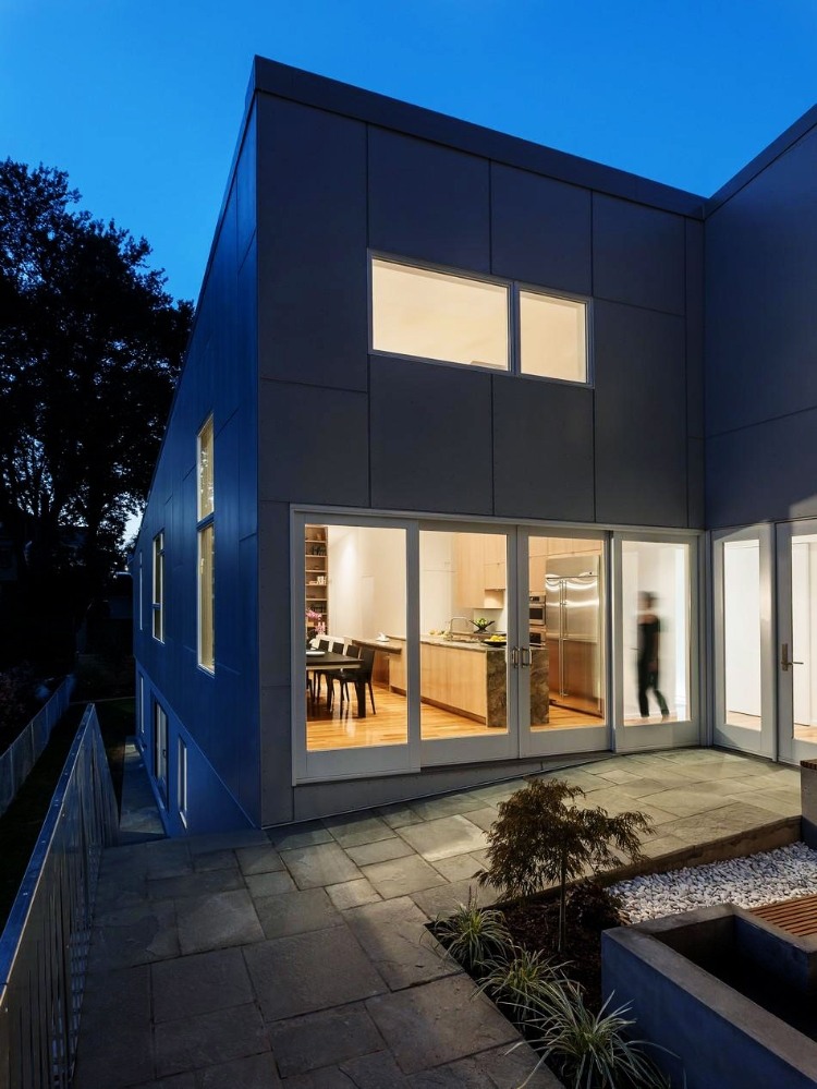 10 Degree House