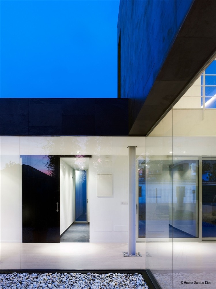 Eins House