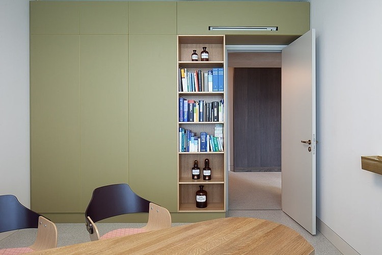 Western Dermatology by Karhard Architektur + Design