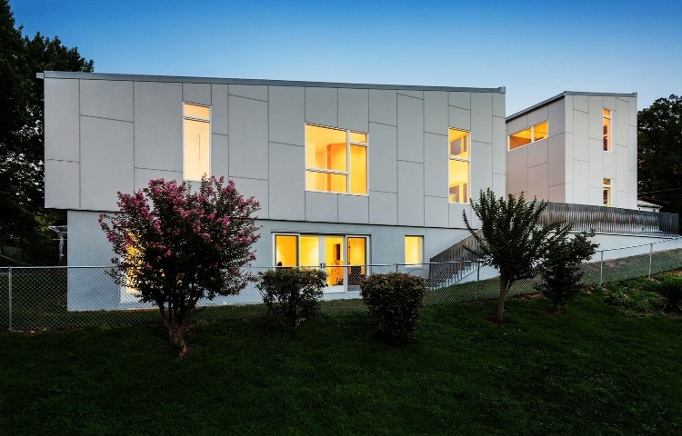 10 Degree House