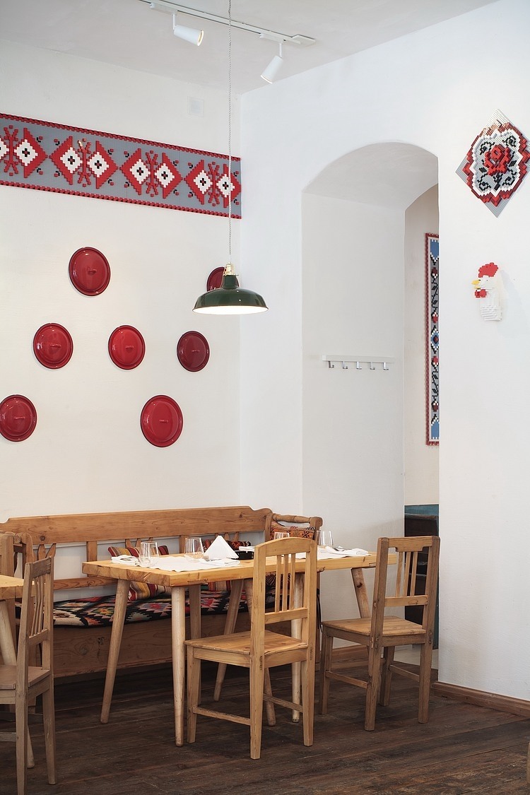 Lacrimi si Sfinti restaurant