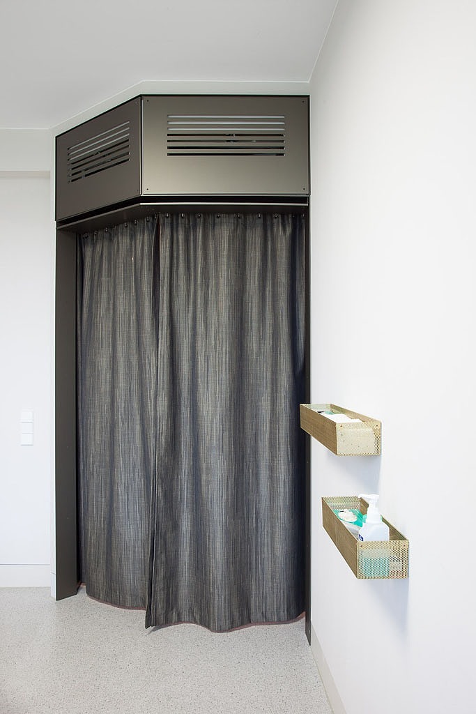 Western Dermatology by Karhard Architektur + Design
