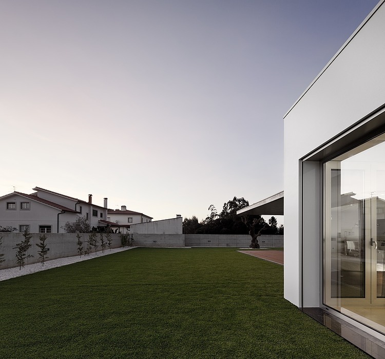 Xiera House 2 by A2 + Arquitectos