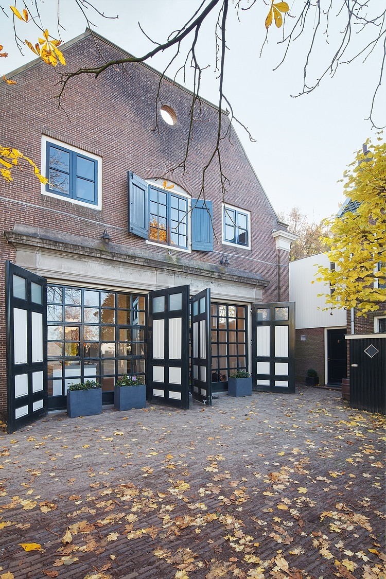 Monumental Coach House