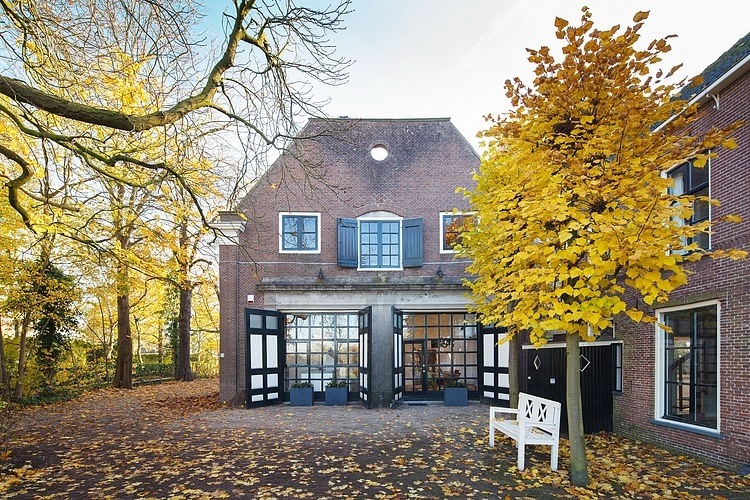 Monumental Coach House