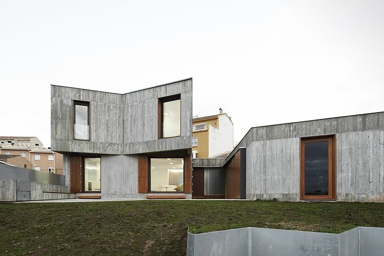 MP House by Alcolea+Tárrago Arquitectos