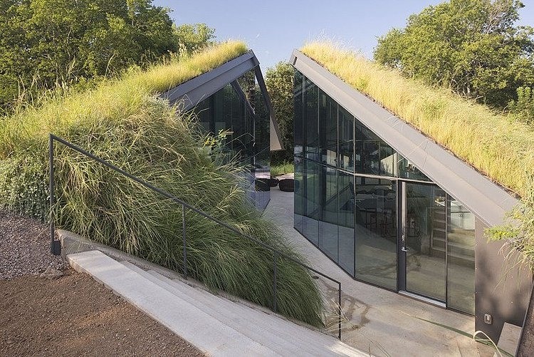 Edgeland House by Bercy Chen Studio LP