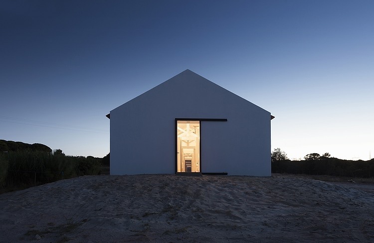 Sítio da Lezíria by Atelier Data