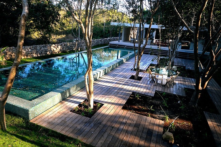 House Among Trees by Muñoz Arquitectos Asociados