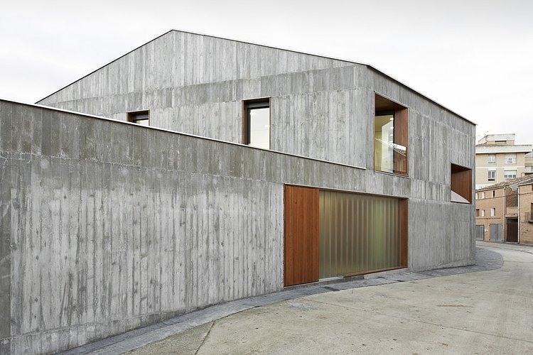 MP House by Alcolea+Tárrago Arquitectos
