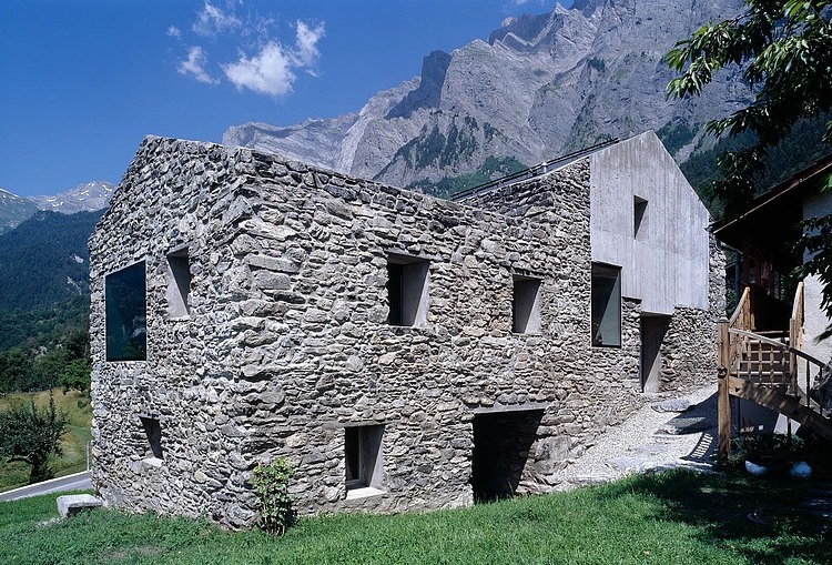 Rustic Home by Savioz Fabrizzi Architecte