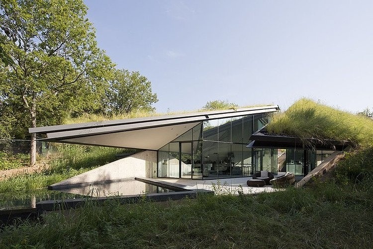 Edgeland House by Bercy Chen Studio LP