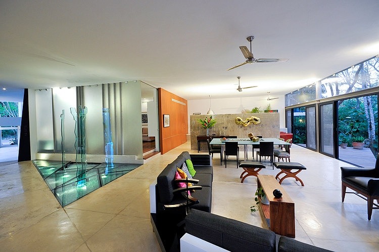 House Among Trees by Muñoz Arquitectos Asociados