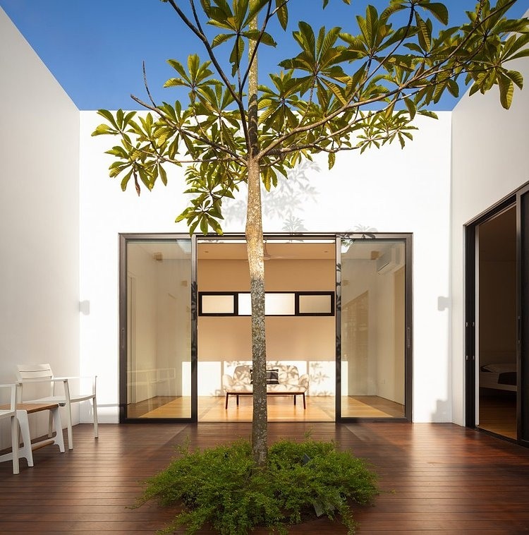 Mandai Courtyard House by Atelier M+A