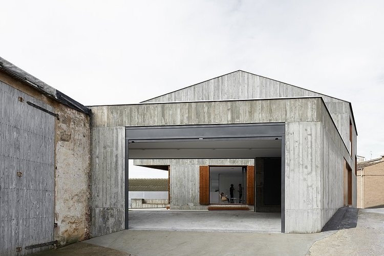 MP House by Alcolea+Tárrago Arquitectos