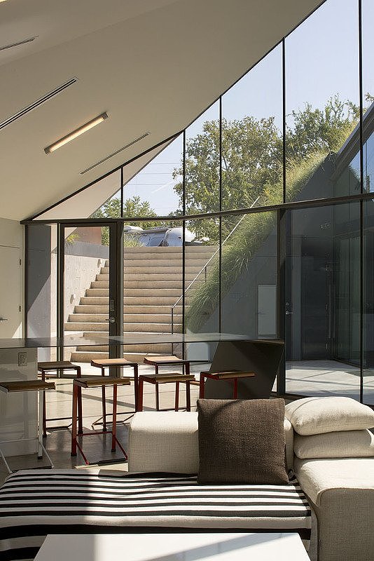 Edgeland House by Bercy Chen Studio LP