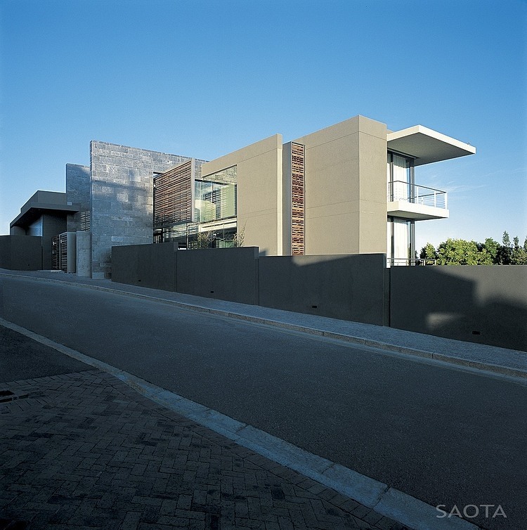 St Leon 10 by Saota
