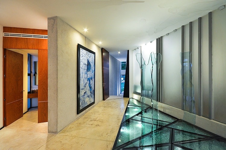 House Among Trees by Muñoz Arquitectos Asociados