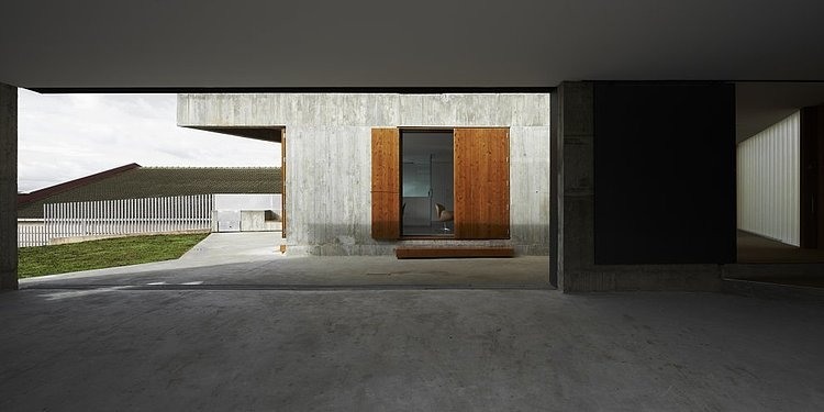 MP House by Alcolea+Tárrago Arquitectos