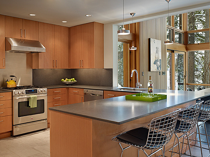 North Lake Wenatchee Cabin by DeForest Architects