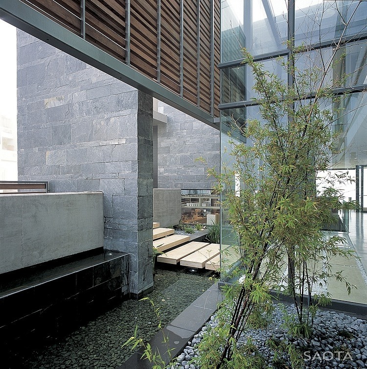 St Leon 10 by Saota