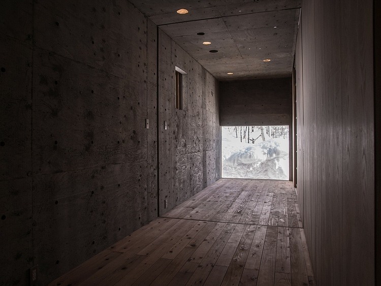 L House in Hirafu by Florian Busch Architects