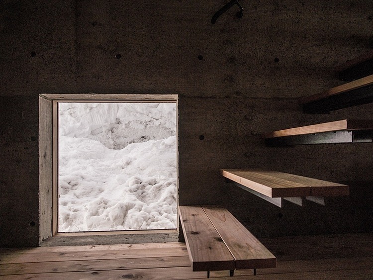 L House in Hirafu by Florian Busch Architects
