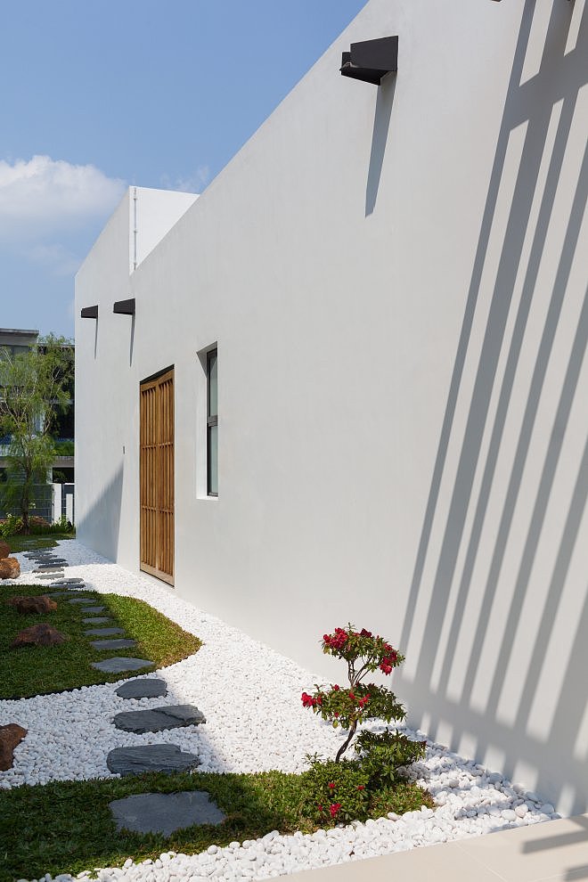 Mandai Courtyard House by Atelier M+A