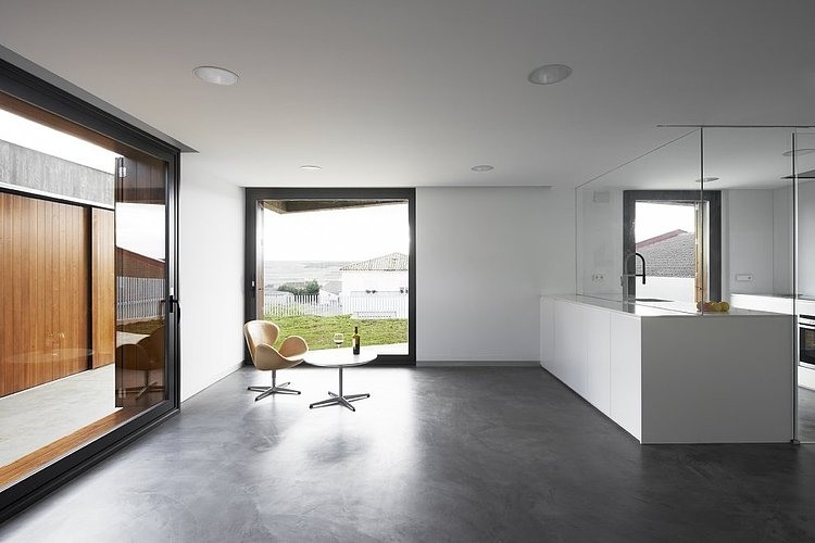 MP House by Alcolea+Tárrago Arquitectos