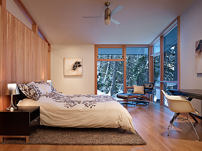 North Lake Wenatchee Cabin by DeForest Architects