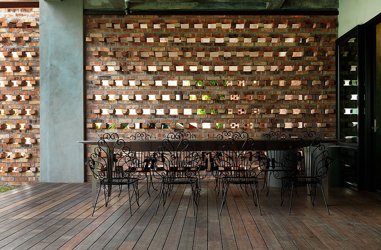 S11 House by ArchiCentre