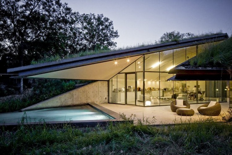Edgeland House by Bercy Chen Studio LP