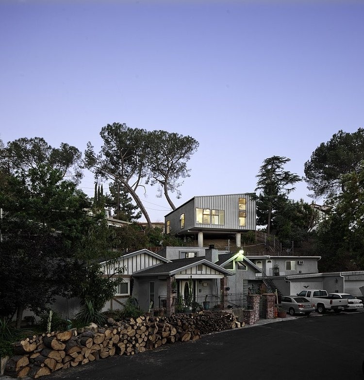 Big and Small House by Anonymous Architects