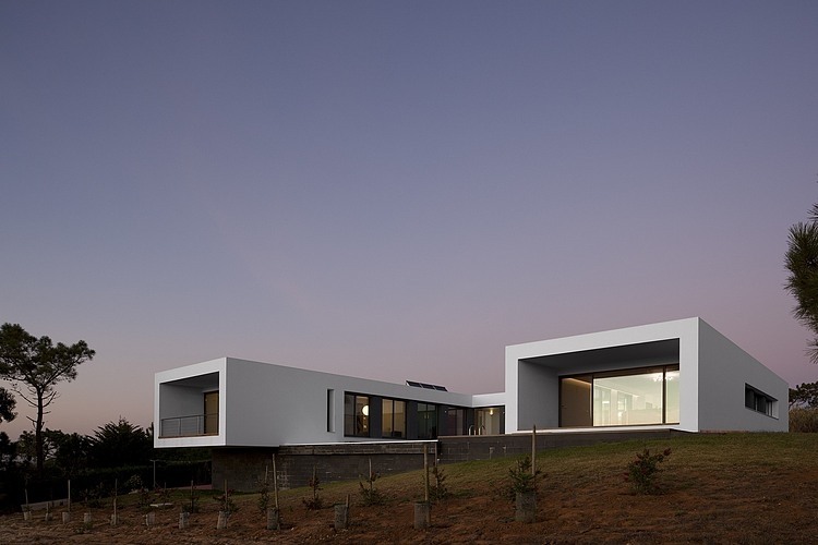 U House by Jorge Graca Costa