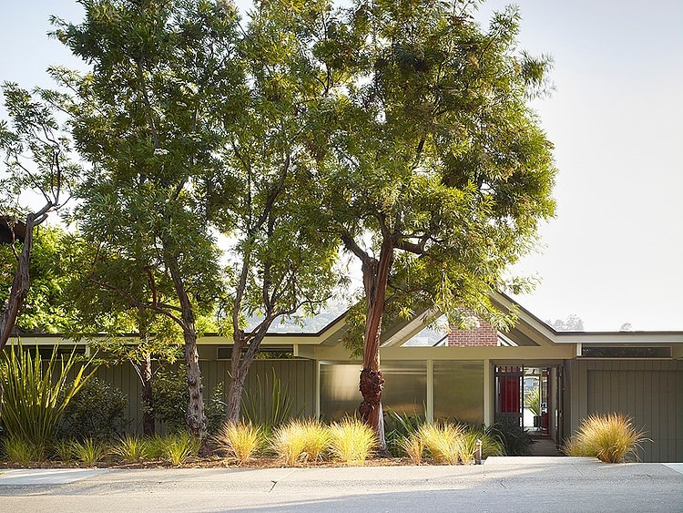 Lagoon House by Gary Hutton