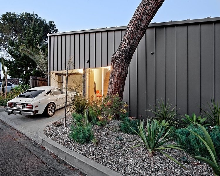 Big and Small House by Anonymous Architects