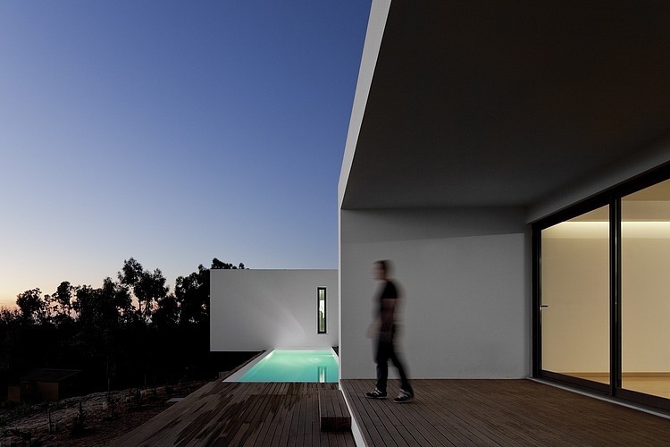 U House by Jorge Graca Costa