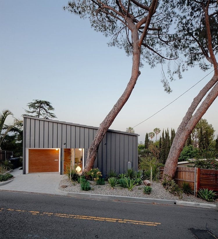Big and Small House by Anonymous Architects