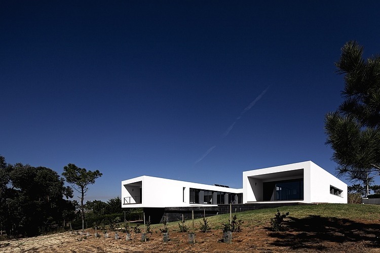 U House by Jorge Graca Costa